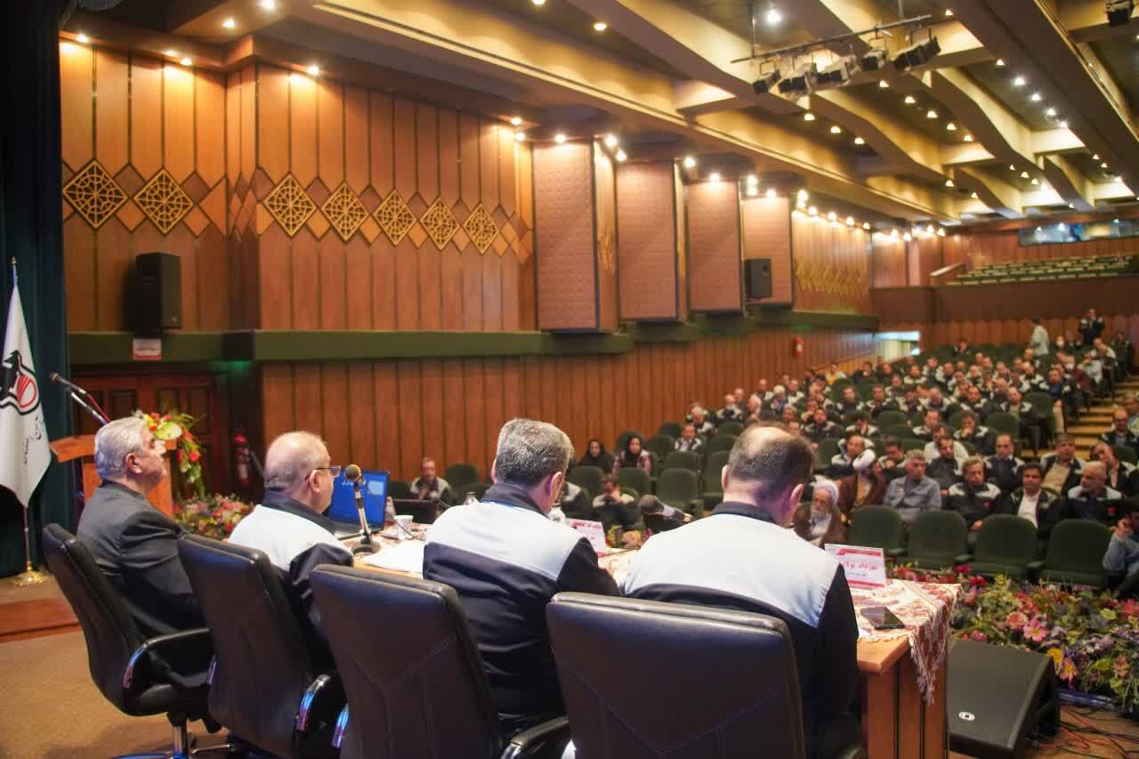 ذوب آهن اصفهان با همدلی کارکنان بر ریل پیشرفت ذوب آهن اصفهان با همدلی کارکنان بر ریل پیشرفت