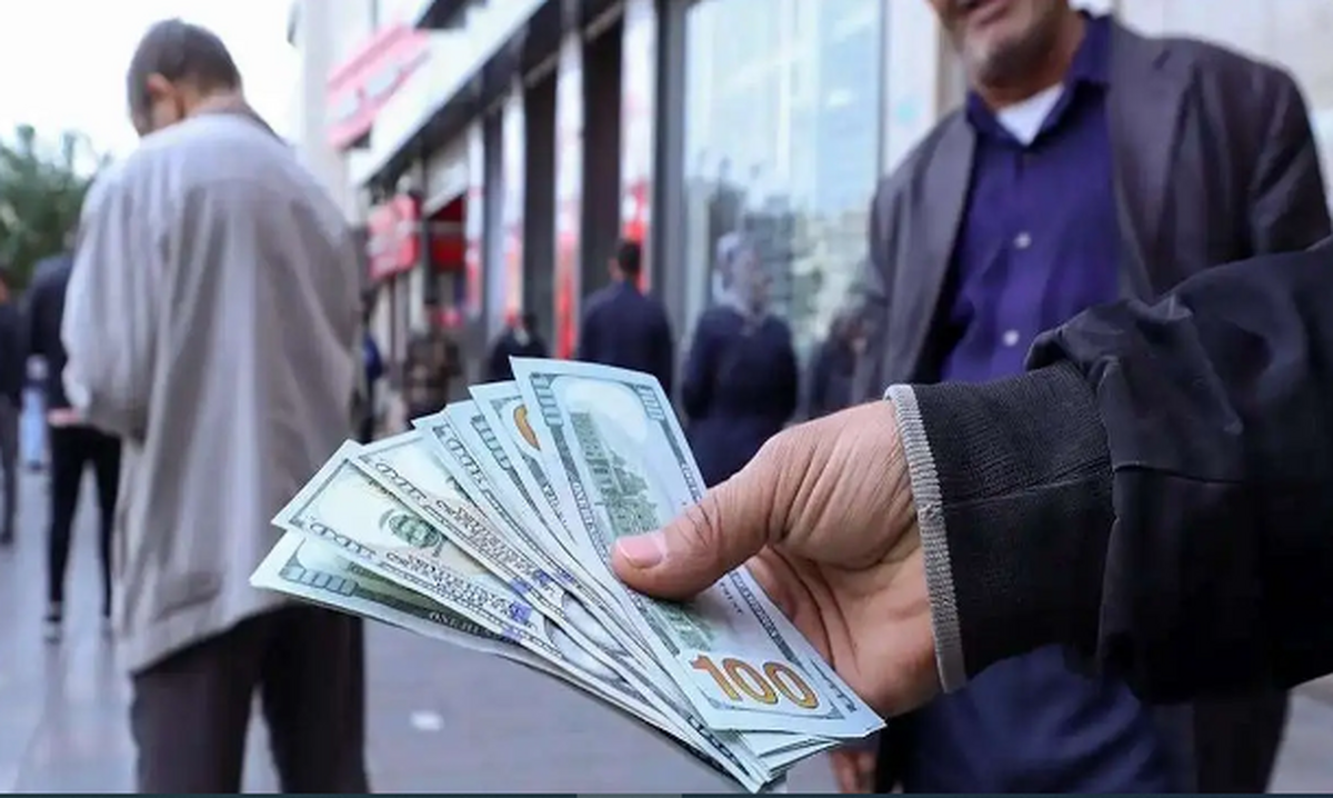 پیش بینی قیمت دلار ۲۶ اسفند ۱۴۰۲/ دلار با فشار سیاست‌گذار اصلاح شد