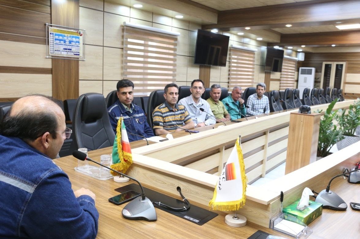 تقدیر مدیرعامل از دستاندرکاران مهار آتشسوزی در انبار فولاد خوزستان تقدیر مدیرعامل از دستاندرکاران مهار آتشسوزی در انبار فولاد خوزستان