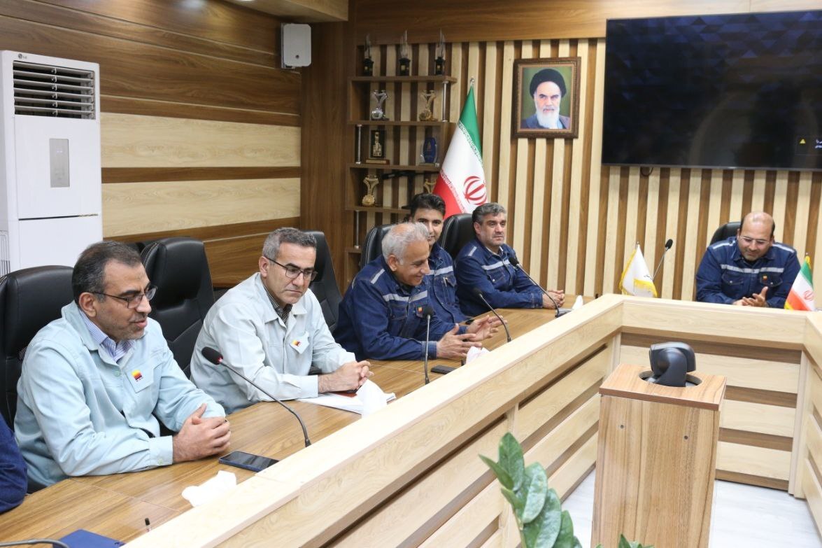 تقدیر مدیرعامل از دستاندرکاران مهار آتشسوزی در انبار فولاد خوزستان تقدیر مدیرعامل از دستاندرکاران مهار آتشسوزی در انبار فولاد خوزستان