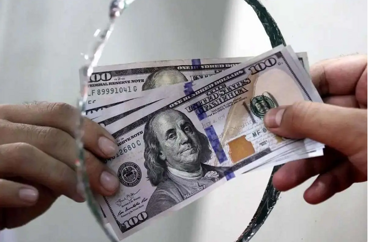 پیش بینی قیمت دلار ۹ اسفند ۱۴۰۲/ سود ۳۰ درصدی اوراق هم حریف دلار نشد