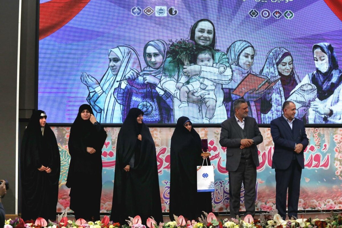 گزارش تصویری از برگزاری همایش نقش انقلاب اسلامی در ارتقای جایگاه زنان و دومین آیین نکوداشت بانوان شاخص گروه شستا
