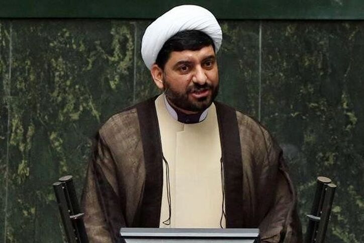 توضیحات فاطمی امین درمورد واردات خودرو/ بخاطر کمربند صندلی عقب اجازه ورود نمی‌دهند!