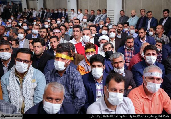 تجدید بیعت فولادمردان خوزستانی با مقام معظم رهبری در هفته بسیج کارگری تجدید بیعت فولادمردان خوزستانی با مقام معظم رهبری در هفته بسیج کارگری