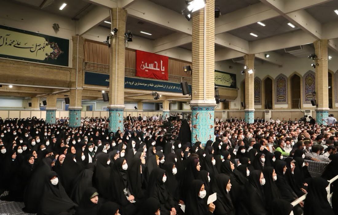 تجدید بیعت فولادمردان خوزستانی با مقام معظم رهبری در هفته بسیج کارگری تجدید بیعت فولادمردان خوزستانی با مقام معظم رهبری در هفته بسیج کارگری