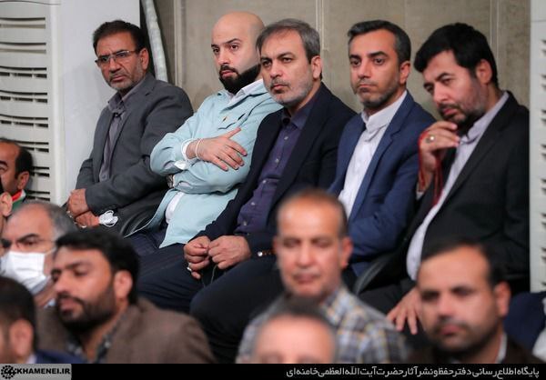 تجدید بیعت فولادمردان خوزستانی با مقام معظم رهبری در هفته بسیج کارگری تجدید بیعت فولادمردان خوزستانی با مقام معظم رهبری در هفته بسیج کارگری