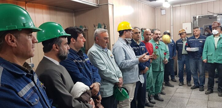 دیدار مسوولان فولاد خوزستان با کارگران بخش تولید