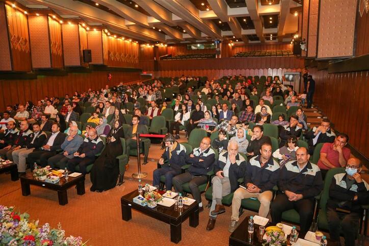تجلیل از ۵۸ تلاشگر نمونه ذوب‌ آهن اصفهان در حضور خانواده