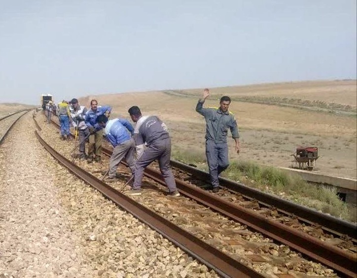 انتقاد کارگران ابنیه راه‌آهن برای عدم دریافت به موقع حقوق ومزایای مناسبتی