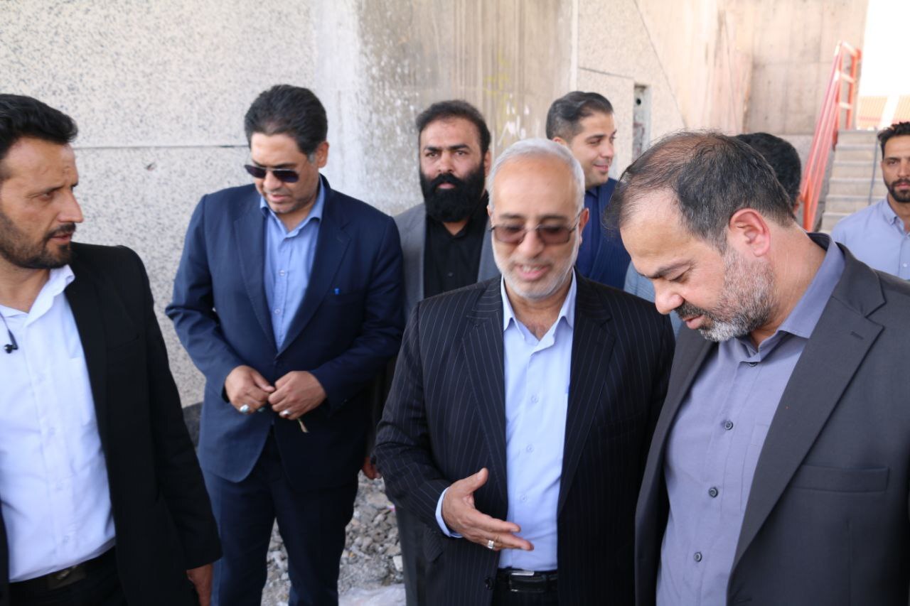 بازدید دکتر فداکار از ورزشگاه در حال تکمیل شهدای مس/ تقدیر استاندار کرمان از دکتر رستمی بازدید دکتر فداکار از ورزشگاه در حال تکمیل شهدای مس/ تقدیر استاندار کرمان از دکتر رستمی