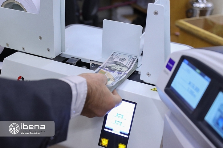 قیمت دلار و یورو در مرکز مبادله و صرافی‌ها؛ امروز یکشنبه ۱۷ اردیبهشت ۱۴۰۲