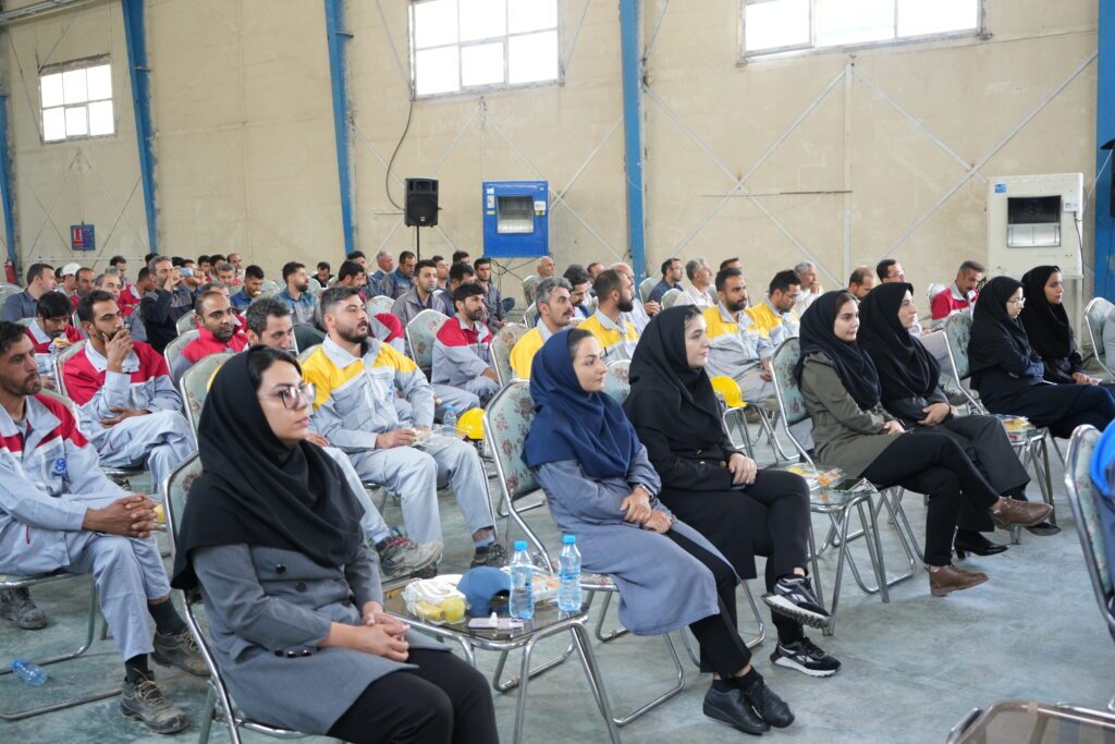 دیدار مدیرعامل تاصیکو با کارگران مجتمع تولیدی شرکت معدنی املاح ایران در گرمسار