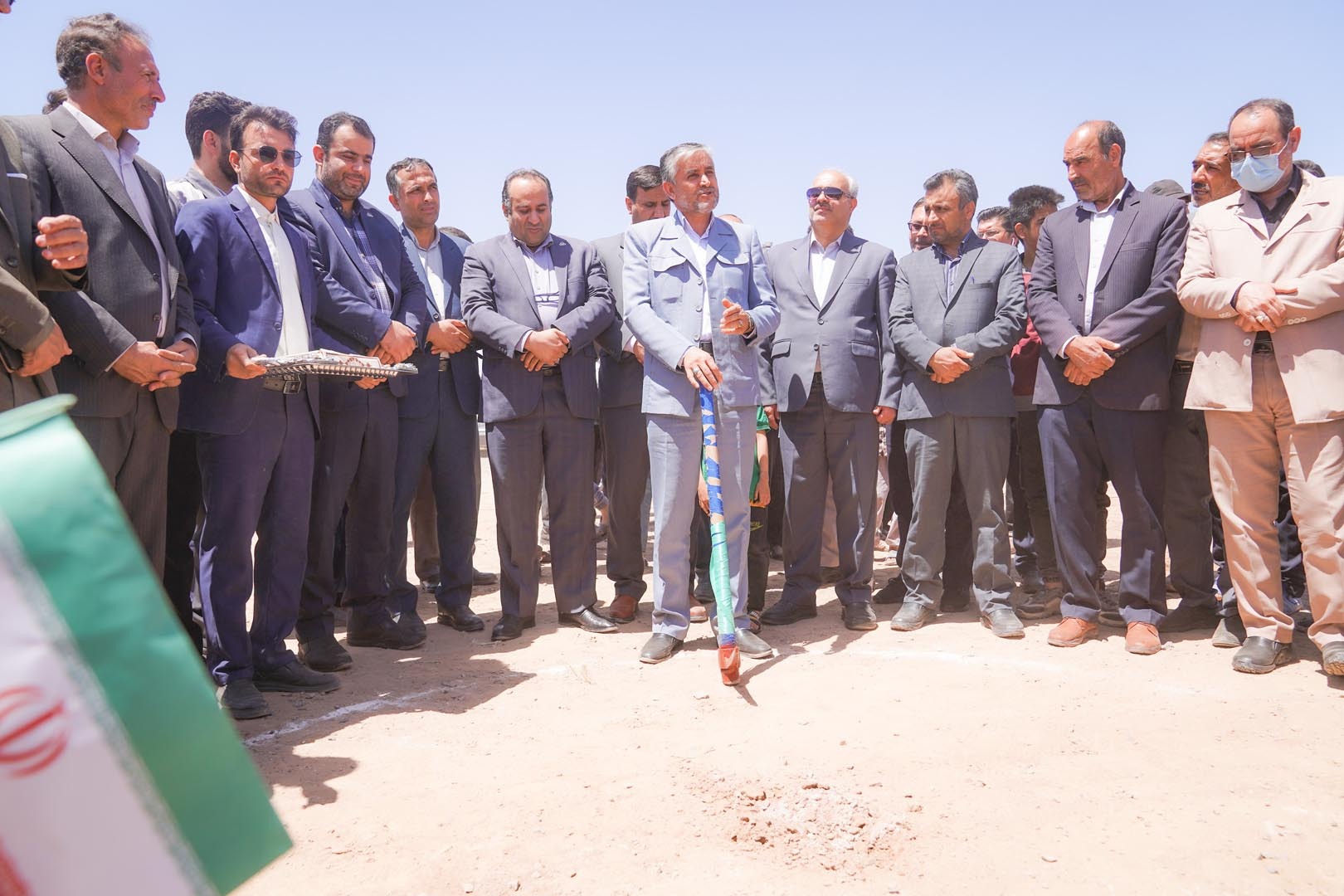 آئین کلنگ زنی مدرسه شش کلاسه سیمیدکو در روستای ابراهیمی خواف برگزار شد