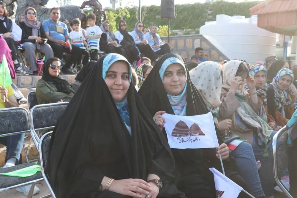 دومین همایش بزرگ دوقلو‌ها و چندقلو‌های سیرجانی برگزار شد