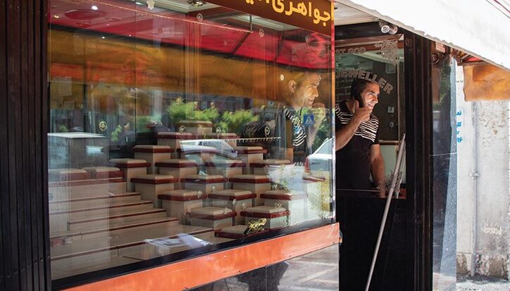 پیش بینی قیمت طلا و سکه ۲۴ اردیبهشت ۱۴۰۲ / بازار فلزات گران‌بها تابع دلار شد
