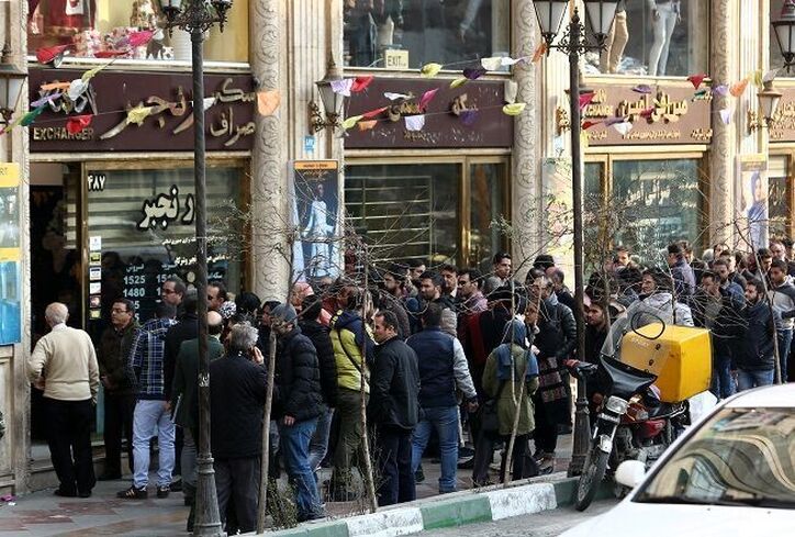 بازی تکراری با نقدینگی مردم؟/ بازار ارز چشم انتظار تزریق ریال شد