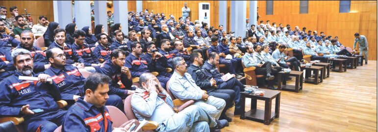 تأکید بر آگاهی پیمانکاران در دستیابی به اهداف HSE فولاد مبارکه تأکید بر آگاهی پیمانکاران در دستیابی به اهداف HSE فولاد مبارکه