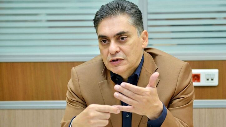 تبعات تصمیم جدید بانک مرکزی برای خرید مستقیم ارز صادراتی/ آیا باز هم فصل صادرات با کارت بازرگانی کارتن خواب‌ها خواهد رسید؟