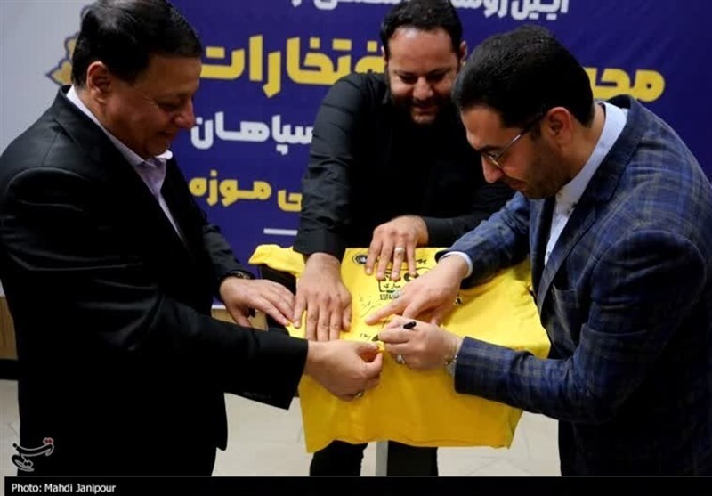 الگوبرداری سپاهانیها از باشگاههای ایتالیایی/ نقش جهان چه زمانی تکمیل خواهد شد؟ + تصاویر الگوبرداری سپاهانیها از باشگاههای ایتالیایی/ نقش جهان چه زمانی تکمیل خواهد شد؟ + تصاویر