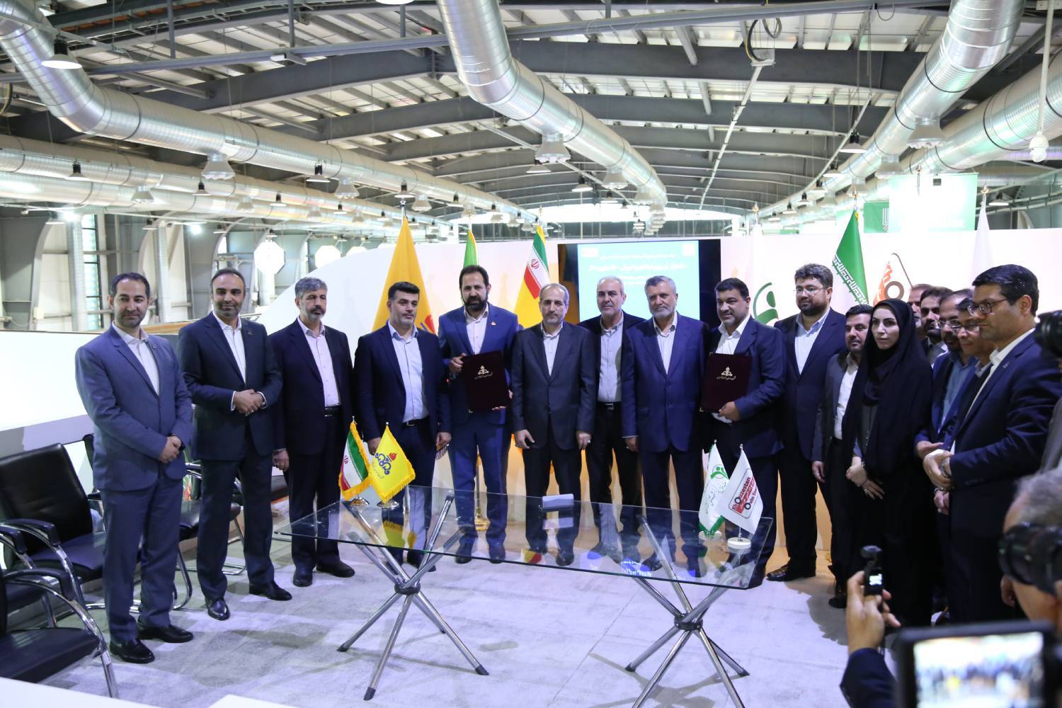 تبلور تکیه بر توان داخلی بر اساس توافق بین صندوق بازنشستگی کشوری و شرکت ملی گاز ایران در نمایشگاه بین المللی نفت، گاز و پتروشیمی تبلور تکیه بر توان داخلی بر اساس توافق بین صندوق بازنشستگی کشوری و شرکت ملی گاز ایران در نمایشگاه بین المللی نفت، گاز و پتروشیمی