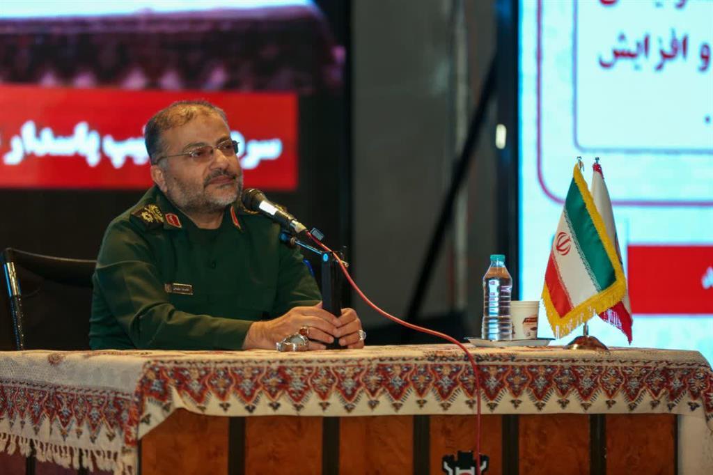 فرهنگ ایثار و شهادت با کار و تولید در ذوب آهن اصفهان عجین شده است فرهنگ ایثار و شهادت با کار و تولید در ذوب آهن اصفهان عجین شده است