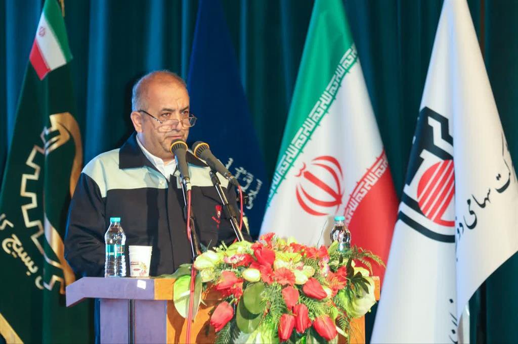 فرهنگ ایثار و شهادت با کار و تولید در ذوب آهن اصفهان عجین شده است فرهنگ ایثار و شهادت با کار و تولید در ذوب آهن اصفهان عجین شده است