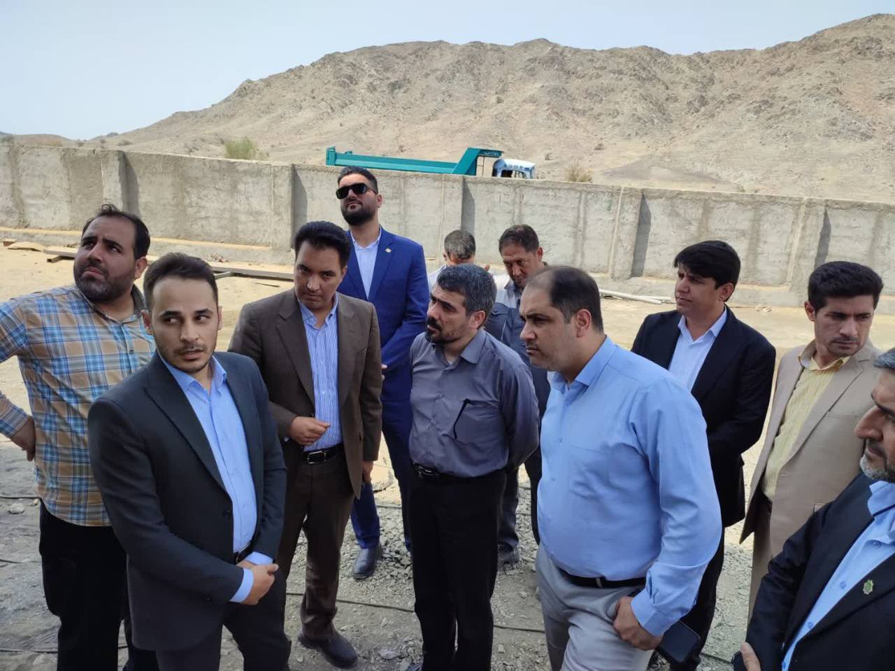بازدید معاون معادن و فرآوری مواد وزارت صمت از جنوب استان کرمان و بررسی میدانی از روند احداث کارخانه تیتانیوم کهنوج بازدید معاون معادن و فرآوری مواد وزارت صمت از جنوب استان کرمان و بررسی میدانی از روند احداث کارخانه تیتانیوم کهنوج