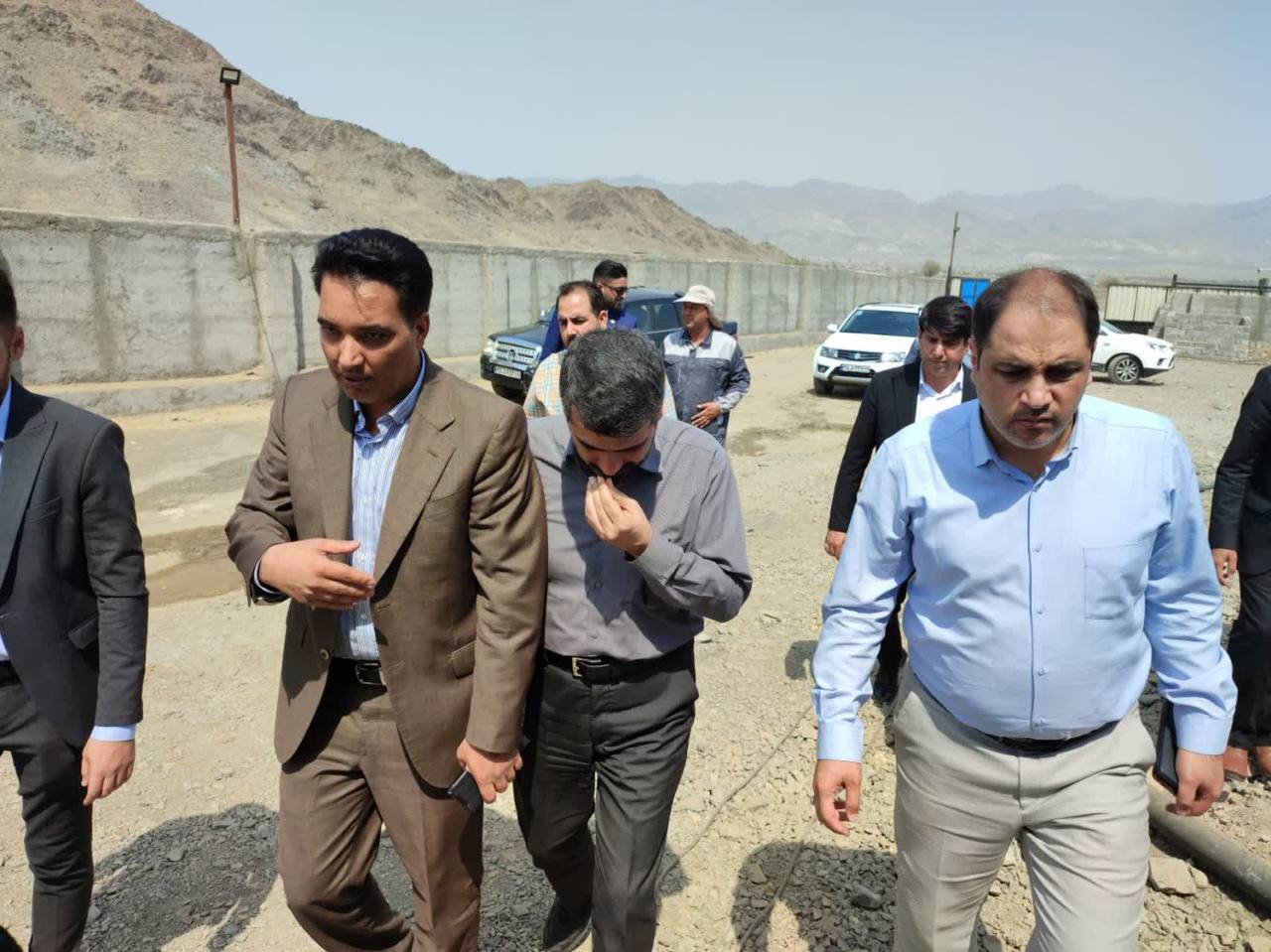 بازدید معاون معادن و فرآوری مواد وزارت صمت از جنوب استان کرمان و بررسی میدانی از روند احداث کارخانه تیتانیوم کهنوج بازدید معاون معادن و فرآوری مواد وزارت صمت از جنوب استان کرمان و بررسی میدانی از روند احداث کارخانه تیتانیوم کهنوج