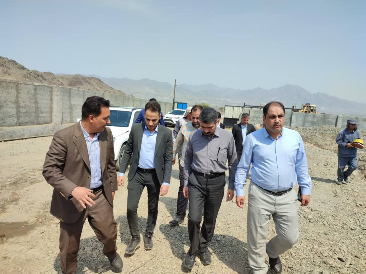 بازدید معاون معادن و فرآوری مواد وزارت صمت از جنوب استان کرمان و بررسی میدانی از روند احداث کارخانه تیتانیوم کهنوج بازدید معاون معادن و فرآوری مواد وزارت صمت از جنوب استان کرمان و بررسی میدانی از روند احداث کارخانه تیتانیوم کهنوج