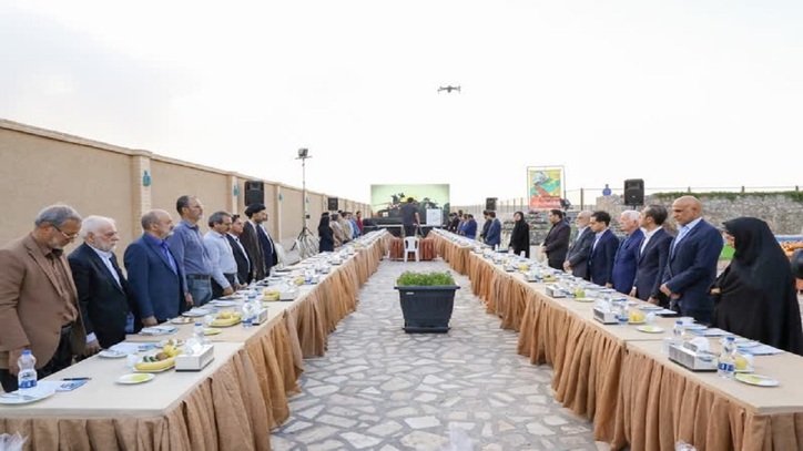 مسوولان و مدیران صنایع فولادی اردکان برای رفع مشکلات زیست محیطی گِرد هم آمدند