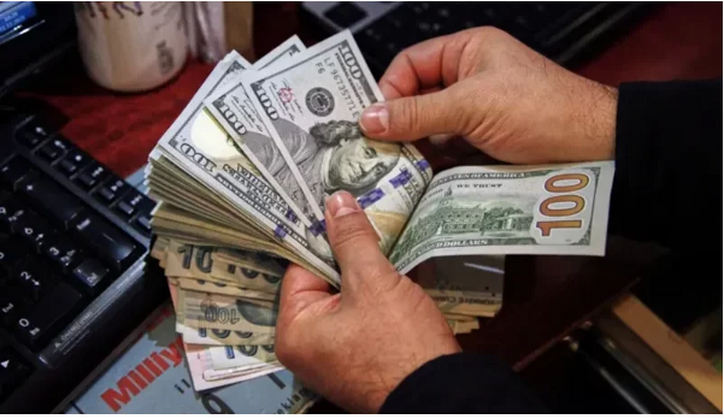 قیمت دلار تحت تاثیر اخبار متناقض سیاسی / روند بازار چگونه است؟