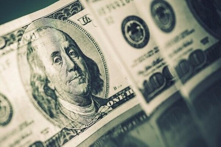 کاهش قیمت دلار مقطعی است/ نرخ واقعی بالای ۶۵ هزار تومان