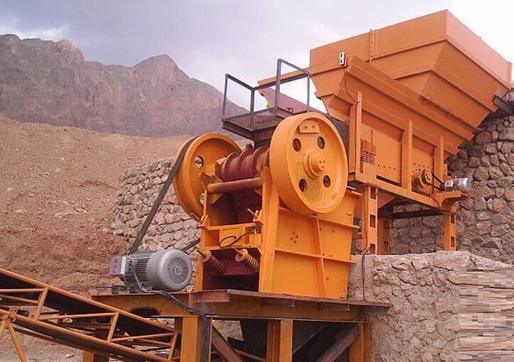 جان باختن کارگر جوان زنجانی با دستگاه سنگ شکن صنعتی