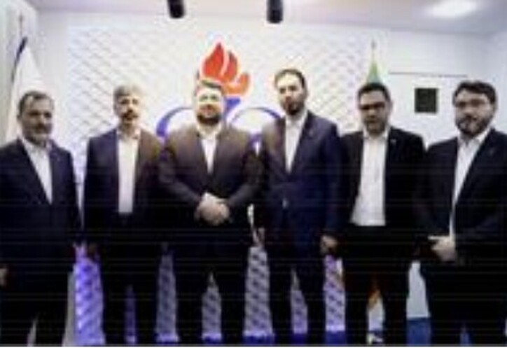 حضور مدیر عامل سازمان تامین اجتماعی در غرفه پتروشیمی امیرکبیر