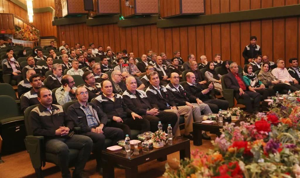تلاشگران ذوب آهن اصفهان در اقصی نقاط کشور، مظهر سخت کوشی و افتخار آفرینی هستند تلاشگران ذوب آهن اصفهان در اقصی نقاط کشور، مظهر سخت کوشی و افتخار آفرینی هستند