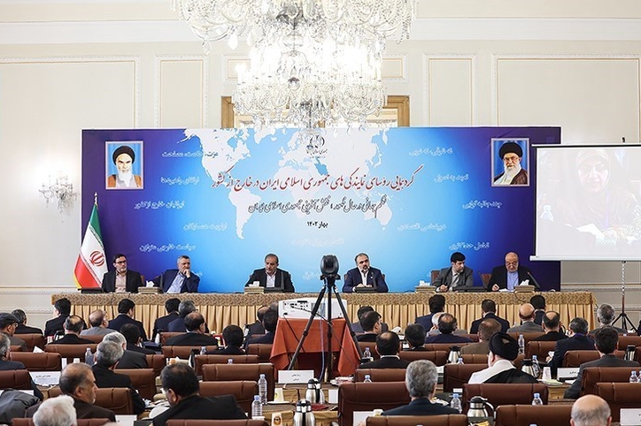 برنامه صادرات غیرنفتی برای سال ۱۴۰۴ رسیدن به مرز ۷۵ میلیارد دلار است/ رویکرد اساسی ما در سرمایه‌گذاری و تولید می‌بایست «تولید صادراتی» باشد