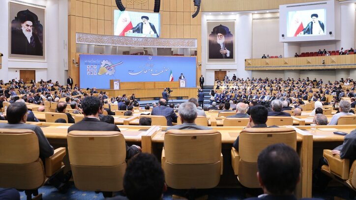 قدردانی از تلاش‌های صنعتگران و معدن‌کاران در آغاز روند رشد تولید از شش ماهه دوم سال ۱۴۰۰ و تداوم آن تاکنون/ دولت مردمی برای رفع مسائل پیش‌روی رونق تولید عزم جدی دارد