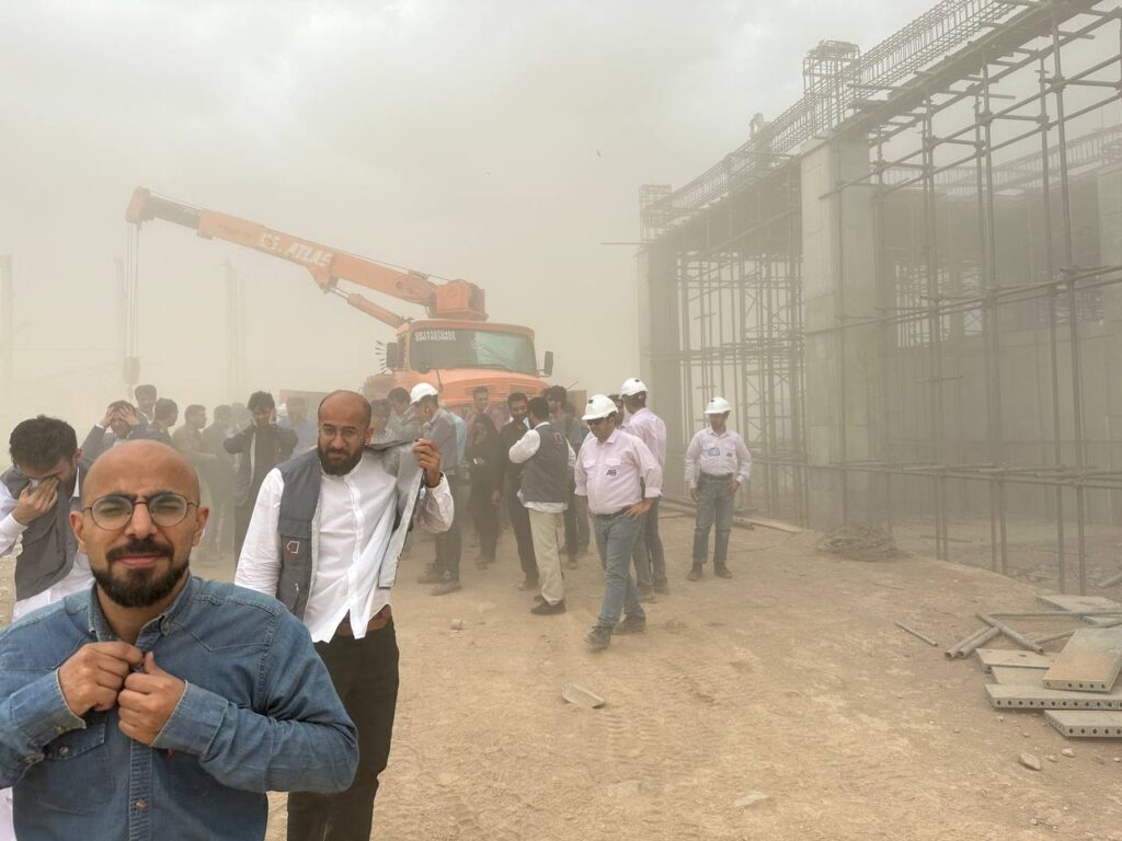 بازدید استاندار سیستان و بلوچستان از محل احداث کارخانه و روند پیشرفت پروژه اکتشافی طلای مادوفتی/ بازدیدی که طوفان شن هم نتوانست مانع آن شود