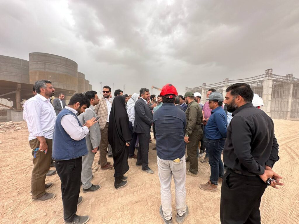 بازدید استاندار سیستان و بلوچستان از محل احداث کارخانه و روند پیشرفت پروژه اکتشافی طلای مادوفتی/ بازدیدی که طوفان شن هم نتوانست مانع آن شود