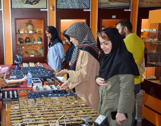نمایشگاه سنگ و کانی در موزه علوم‌زمین سازمان زمین‌شناسی و اکتشافات‌ معدنی کشور میزبان علاقه‌مندان