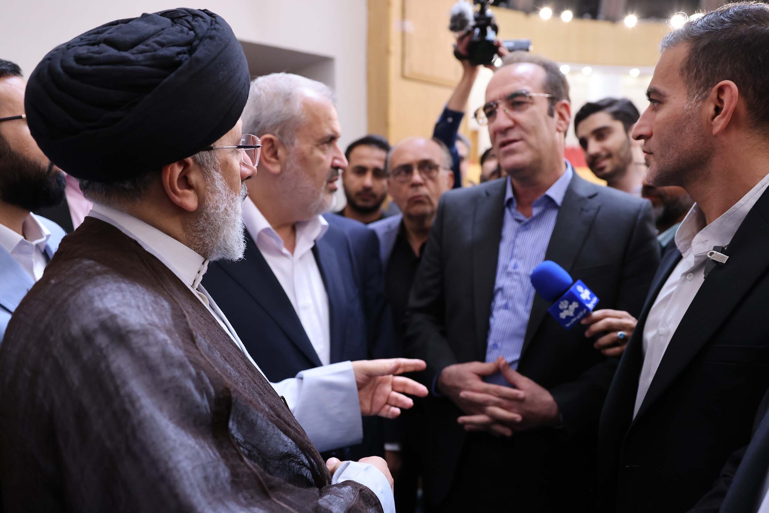 رفتار دولتمردان باید امیدآفرین باشد/ هیچ خط تولیدی نباید متوقف شود/ راهکار عبور از مشکلات اقتصادی مدیریت ظرفیتهای داخلی است/ راهکار رفع مشکلات را در دست و لبخند بیگانگان دنبال نمیکنیم/ پارکهای فناوری و دانش بنیان نقطه قدرت کشور است رفتار دولتمردان باید امیدآفرین باشد/ هیچ خط تولیدی نباید متوقف شود/ راهکار عبور از مشکلات اقتصادی مدیریت ظرفیتهای داخلی است/ راهکار رفع مشکلات را در دست و لبخند بیگانگان دنبال نمیکنیم/ پارکهای فناوری و دانش بنیان نقطه قدرت کشور است