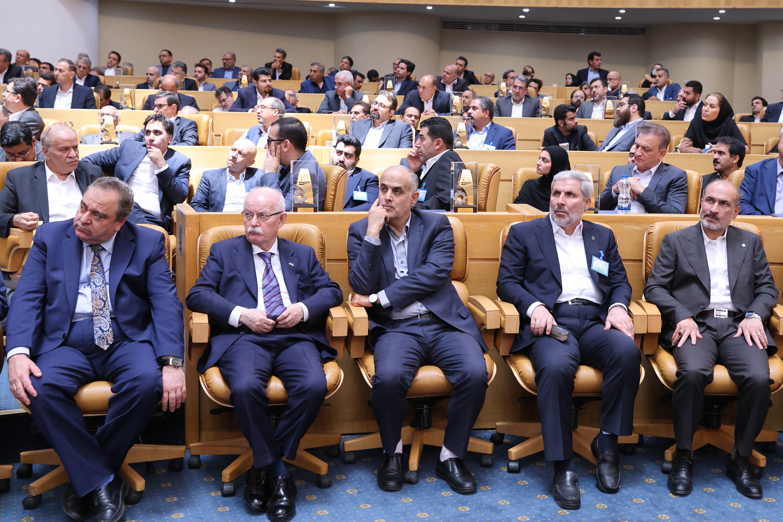رفتار دولتمردان باید امیدآفرین باشد/ هیچ خط تولیدی نباید متوقف شود/ راهکار عبور از مشکلات اقتصادی مدیریت ظرفیتهای داخلی است/ راهکار رفع مشکلات را در دست و لبخند بیگانگان دنبال نمیکنیم/ پارکهای فناوری و دانش بنیان نقطه قدرت کشور است رفتار دولتمردان باید امیدآفرین باشد/ هیچ خط تولیدی نباید متوقف شود/ راهکار عبور از مشکلات اقتصادی مدیریت ظرفیتهای داخلی است/ راهکار رفع مشکلات را در دست و لبخند بیگانگان دنبال نمیکنیم/ پارکهای فناوری و دانش بنیان نقطه قدرت کشور است