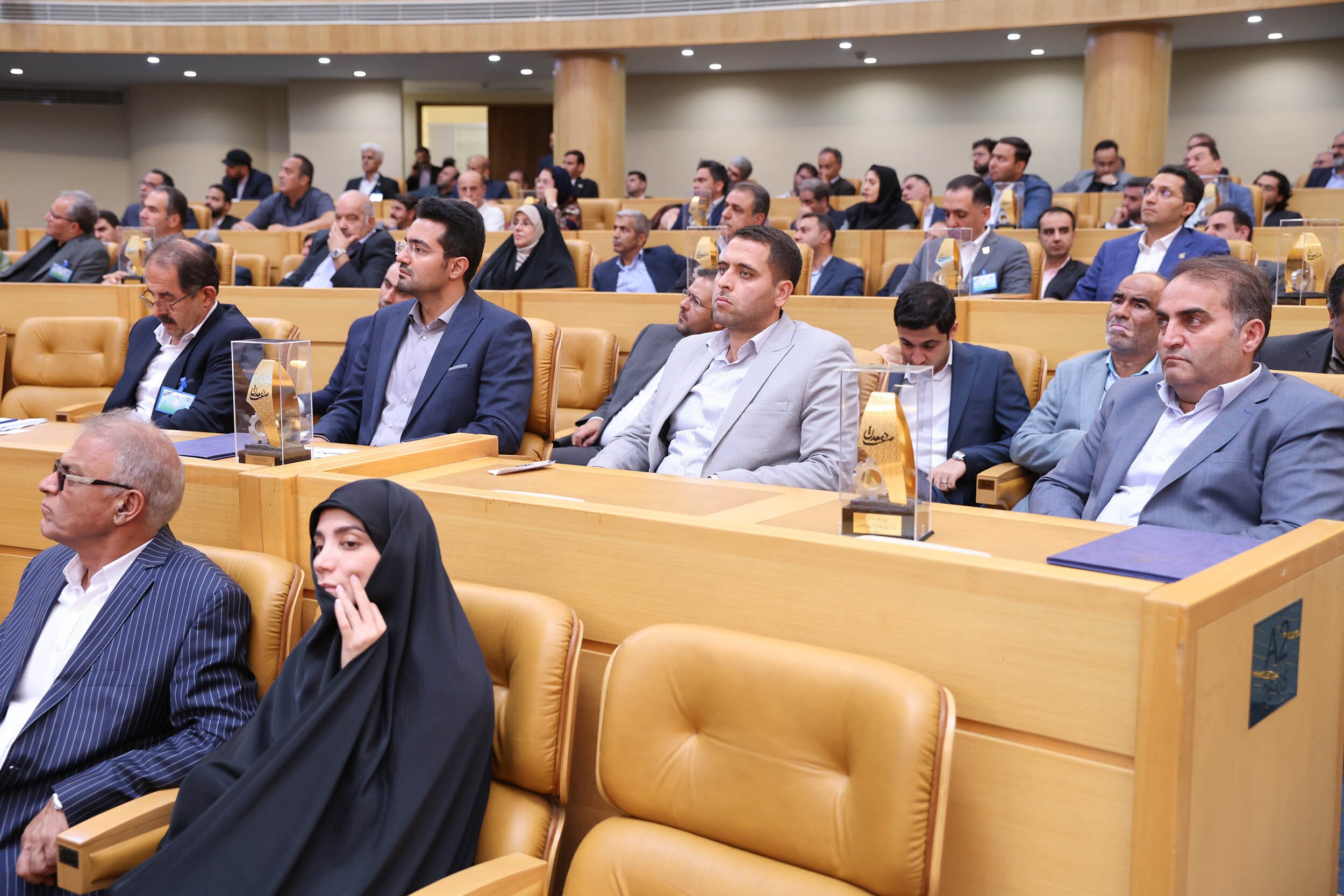 رفتار دولتمردان باید امیدآفرین باشد/ هیچ خط تولیدی نباید متوقف شود/ راهکار عبور از مشکلات اقتصادی مدیریت ظرفیتهای داخلی است/ راهکار رفع مشکلات را در دست و لبخند بیگانگان دنبال نمیکنیم/ پارکهای فناوری و دانش بنیان نقطه قدرت کشور است رفتار دولتمردان باید امیدآفرین باشد/ هیچ خط تولیدی نباید متوقف شود/ راهکار عبور از مشکلات اقتصادی مدیریت ظرفیتهای داخلی است/ راهکار رفع مشکلات را در دست و لبخند بیگانگان دنبال نمیکنیم/ پارکهای فناوری و دانش بنیان نقطه قدرت کشور است