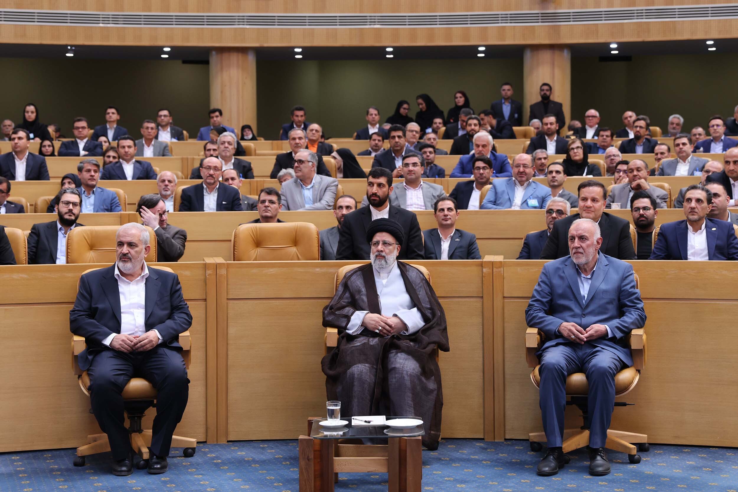 رفتار دولتمردان باید امیدآفرین باشد/ هیچ خط تولیدی نباید متوقف شود/ راهکار عبور از مشکلات اقتصادی مدیریت ظرفیتهای داخلی است/ راهکار رفع مشکلات را در دست و لبخند بیگانگان دنبال نمیکنیم/ پارکهای فناوری و دانش بنیان نقطه قدرت کشور است رفتار دولتمردان باید امیدآفرین باشد/ هیچ خط تولیدی نباید متوقف شود/ راهکار عبور از مشکلات اقتصادی مدیریت ظرفیتهای داخلی است/ راهکار رفع مشکلات را در دست و لبخند بیگانگان دنبال نمیکنیم/ پارکهای فناوری و دانش بنیان نقطه قدرت کشور است