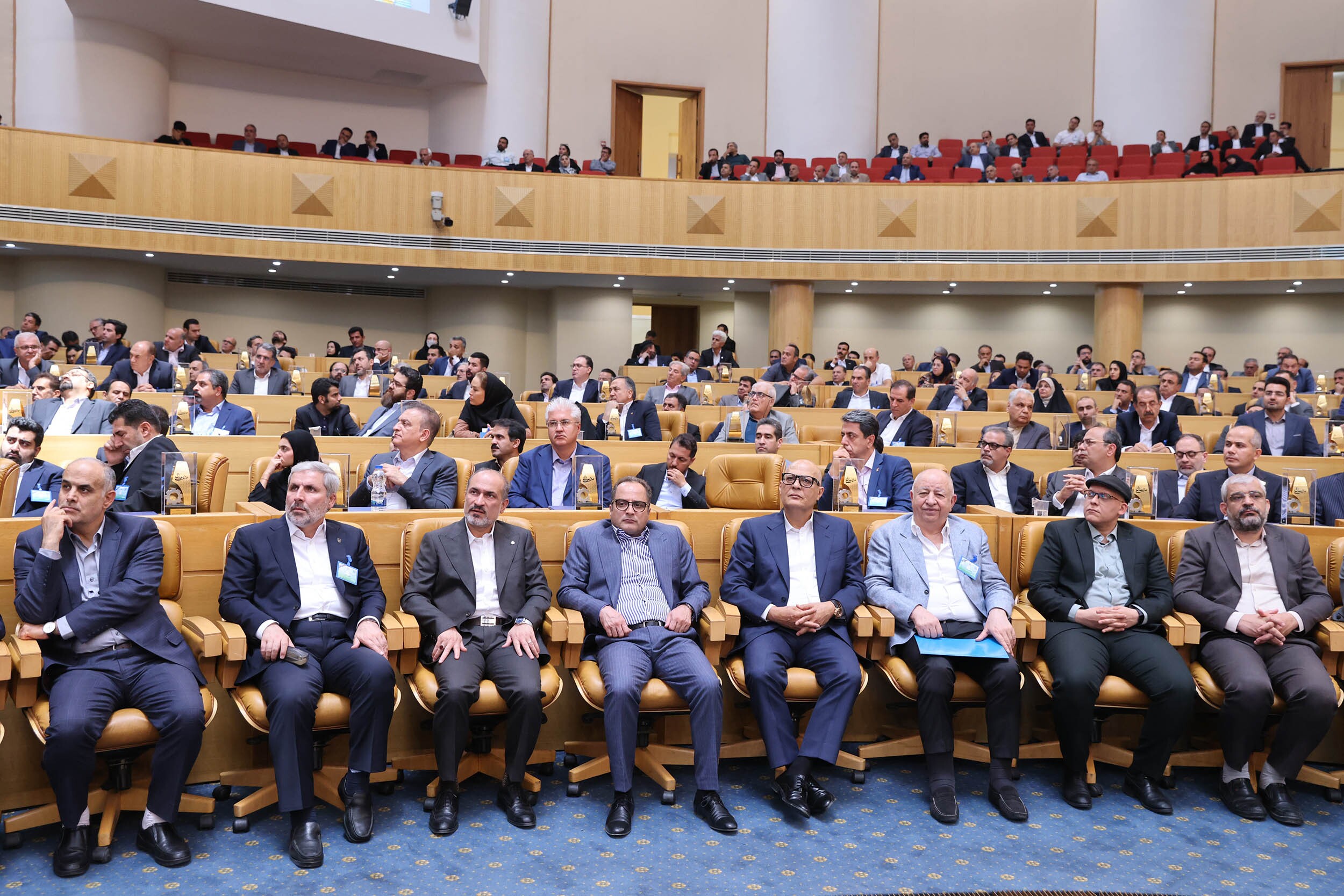 رفتار دولتمردان باید امیدآفرین باشد/ هیچ خط تولیدی نباید متوقف شود/ راهکار عبور از مشکلات اقتصادی مدیریت ظرفیتهای داخلی است/ راهکار رفع مشکلات را در دست و لبخند بیگانگان دنبال نمیکنیم/ پارکهای فناوری و دانش بنیان نقطه قدرت کشور است رفتار دولتمردان باید امیدآفرین باشد/ هیچ خط تولیدی نباید متوقف شود/ راهکار عبور از مشکلات اقتصادی مدیریت ظرفیتهای داخلی است/ راهکار رفع مشکلات را در دست و لبخند بیگانگان دنبال نمیکنیم/ پارکهای فناوری و دانش بنیان نقطه قدرت کشور است