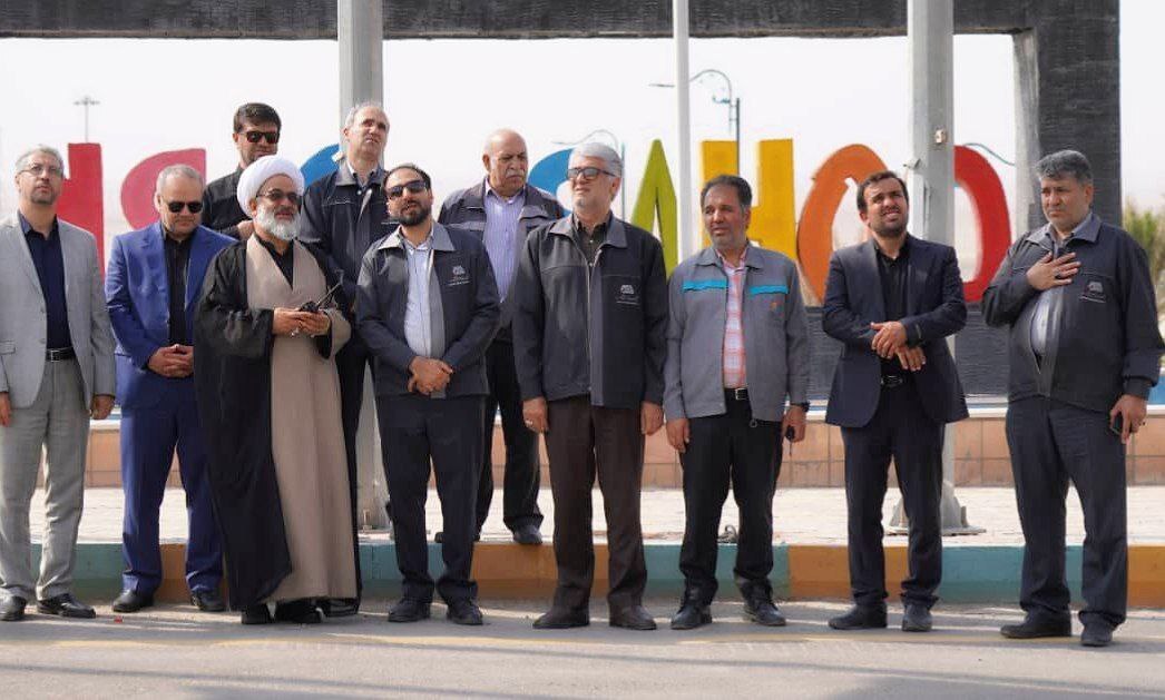 اهتزاز پرچم معظم عزای حسینی در سیرجان اهتزاز پرچم معظم عزای حسینی در سیرجان
