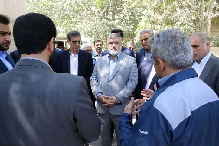 بازدید استاندار آذربایجان‌غربی از کارخانه سیمان ارومیه