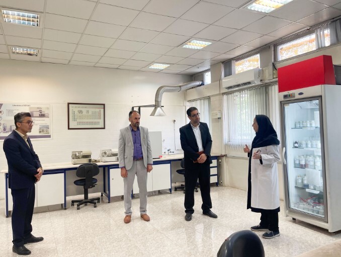 بازدید رئیس پژوهشگاه مواد و انرژی از مرکز پژوهشهای کاربردی علوم زمین البرز بازدید رئیس پژوهشگاه مواد و انرژی از مرکز پژوهشهای کاربردی علوم زمین البرز