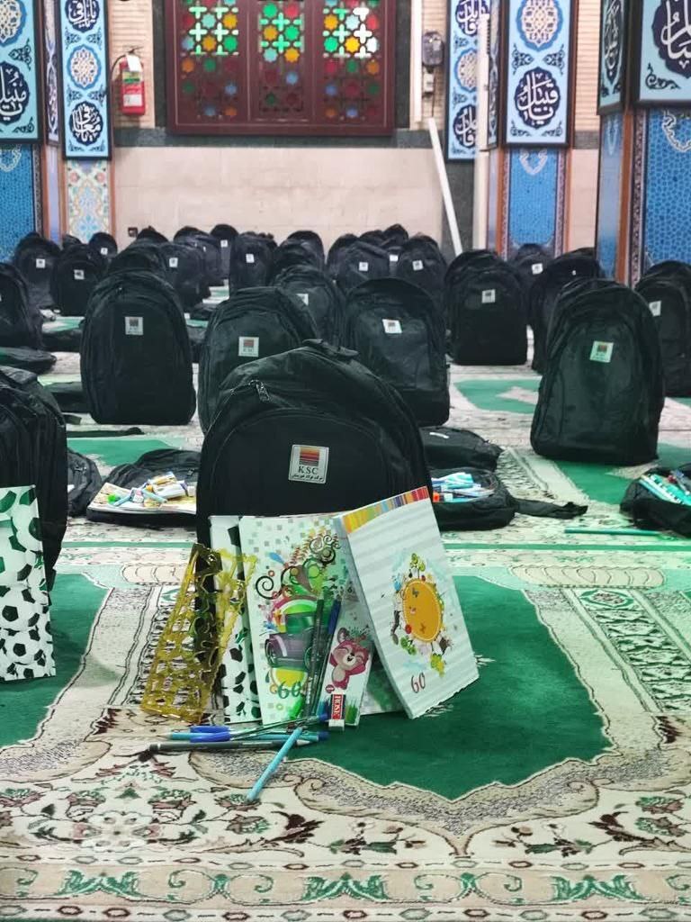 توزیع ۲۵۰۰ بسته کیف و نوشت افزار در مناطق کم برخوردار خوزستان توزیع ۲۵۰۰ بسته کیف و نوشت افزار در مناطق کم برخوردار خوزستان