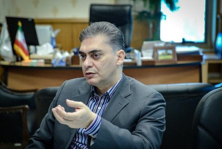 ارز صادرات کالا‌های غیرنفتی را به واردکنندگان خودرو بدهید